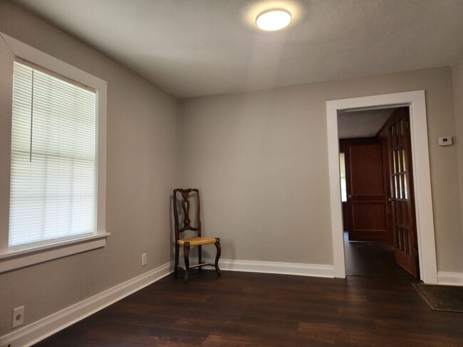 Building Photo - Charming 3-bedroom, 1.5-bathroom home located just a few blocks from Daffin Park