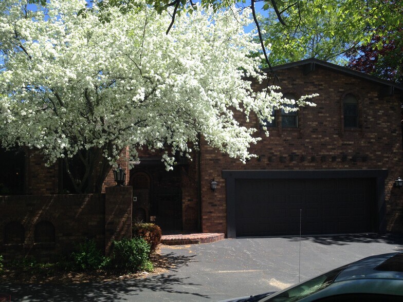 Building Photo - 15220 Marilyn Dr