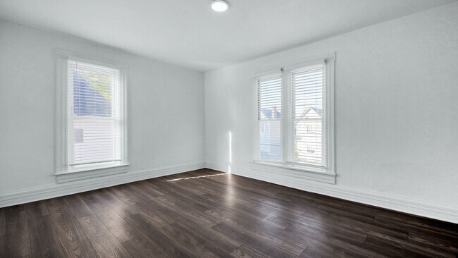 Building Photo - 130 Chicago Ave