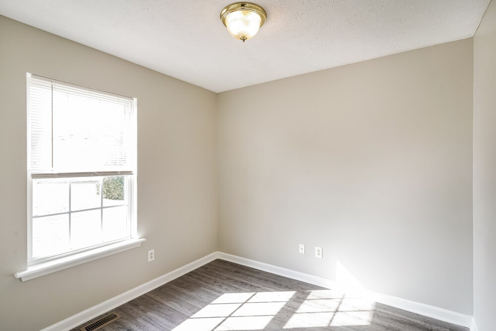 Building Photo - 1204 Smalls Ct