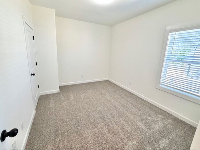 Building Photo - 4877 Chatelet Dr