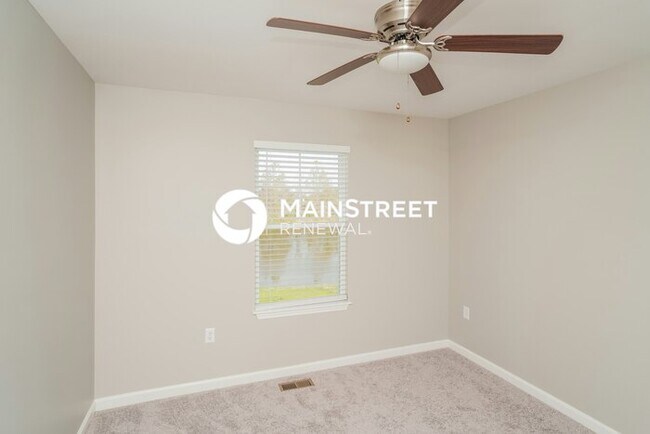 Building Photo - 3 Bedroom Pet-Friendly Home in Jeffersonville, IN with Main Street Renewal