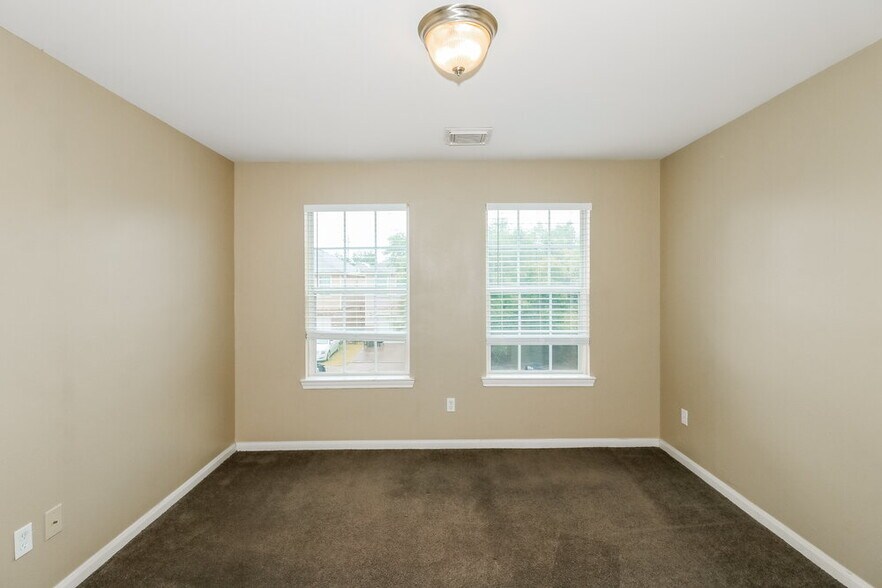 Building Photo - 4959 S Cancun