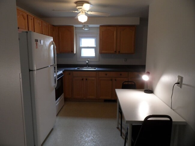 Building Photo - 33 Mettler St