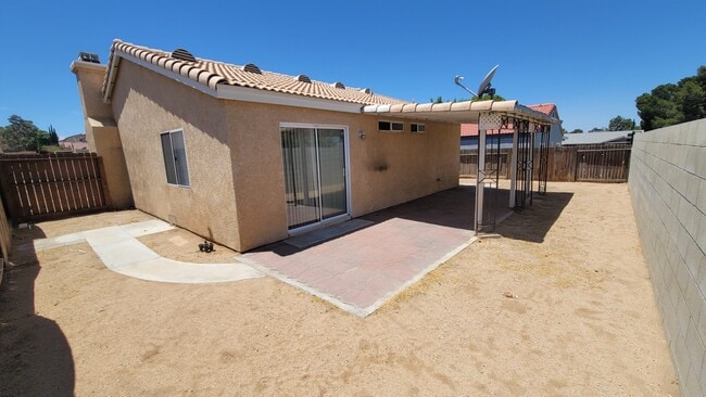 Building Photo - 16918 Sorrento Ln