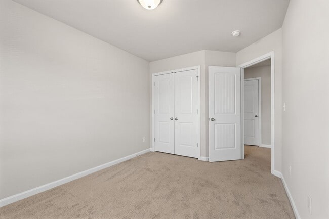 Building Photo - 3 bed 2.5 bath Townhome in Jonesboro!