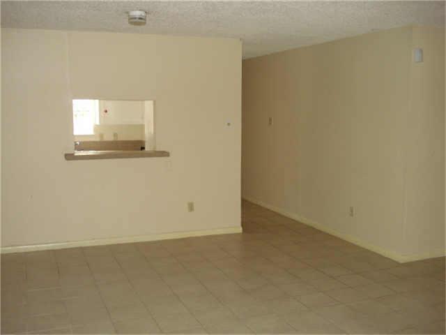 Building Photo - ALL BILLS PAID 1bd/1bath Townhome in Sprin...