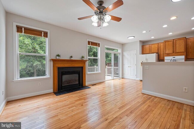 Building Photo - 805 Thicket Ct