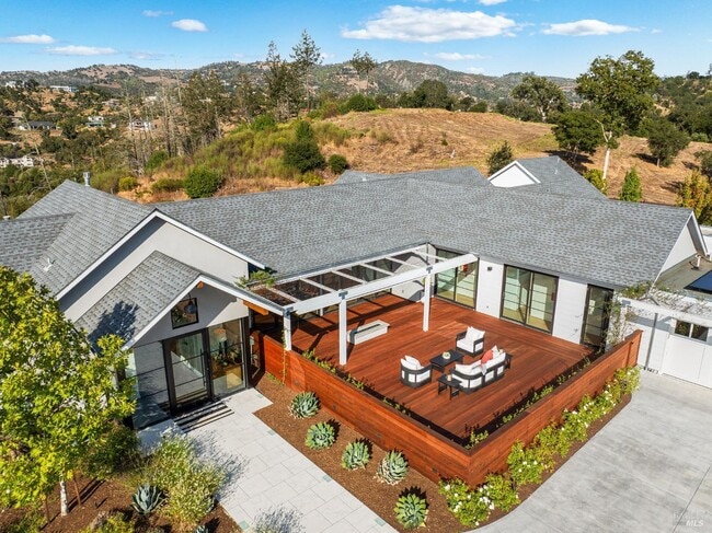 Building Photo - 987 Mark West Springs Rd