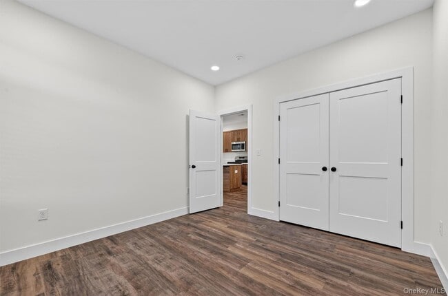 Building Photo - 19 Welling Pl