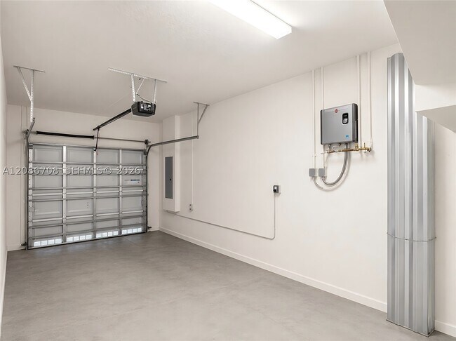 Building Photo - 3448 W 110th St