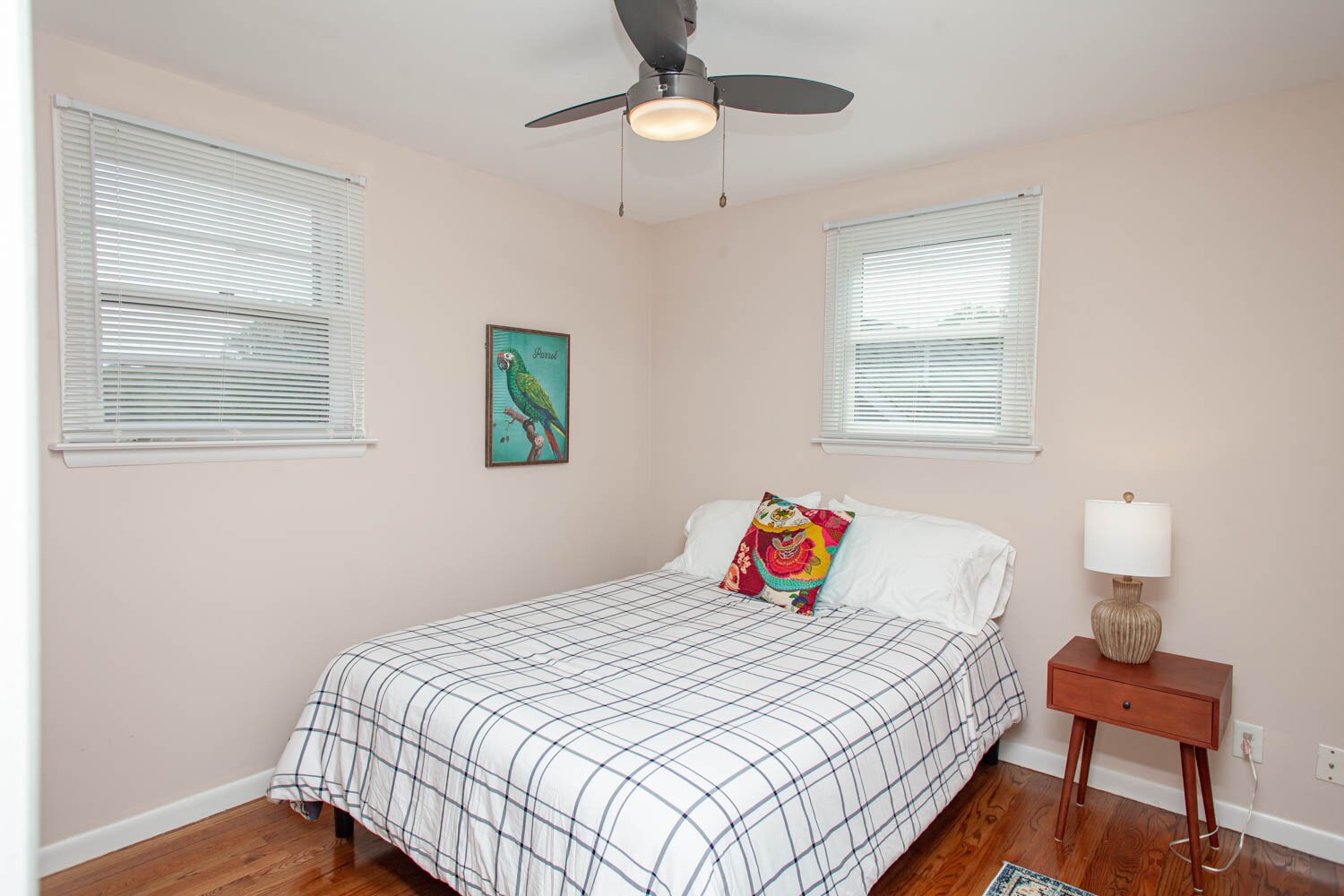 Building Photo - 402 13th ST NE