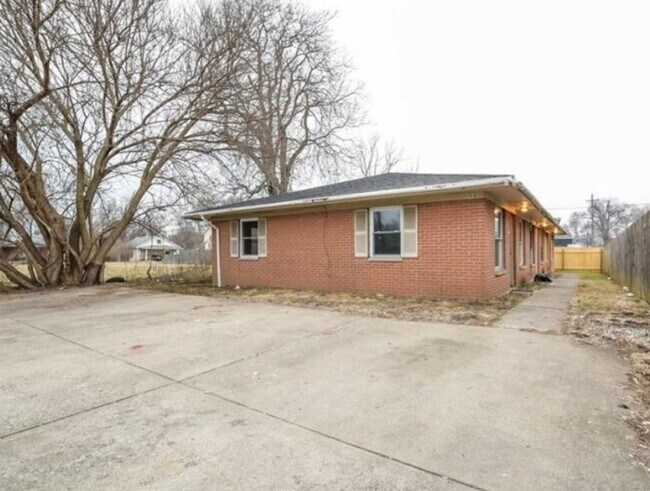 Primary Photo - Van Horne Avenue 113-117