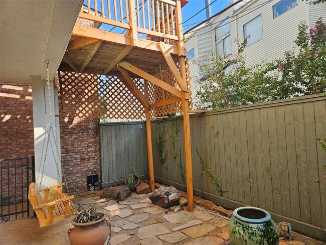 Building Photo - 6310 Taggart St