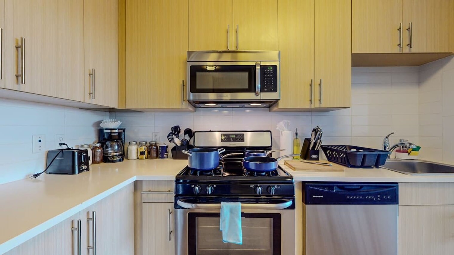 Building Photo - 545 Bedford St