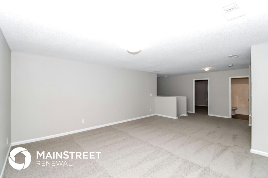 Building Photo - 400 Pinevale Ct