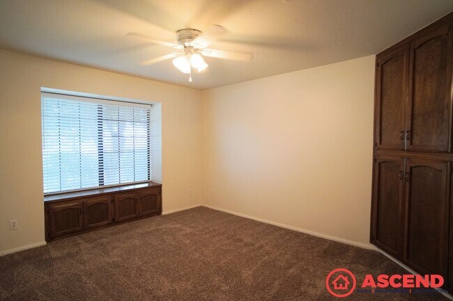 Building Photo - Gorgeous Northwest Bakersfield Home with H...