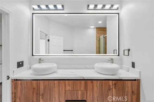 Building Photo - 7460 E Hummingbird Cir