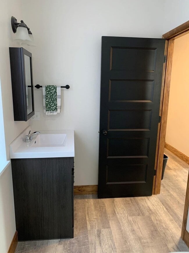 Building Photo - 902 9th St