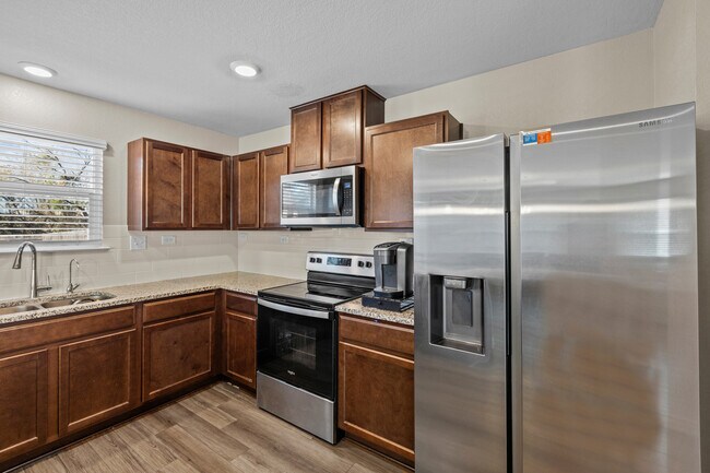 Building Photo - 1915 Overlook Knoll