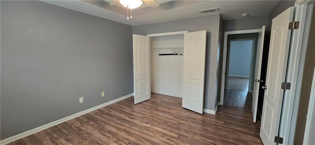 Building Photo - 232 Valley Xing