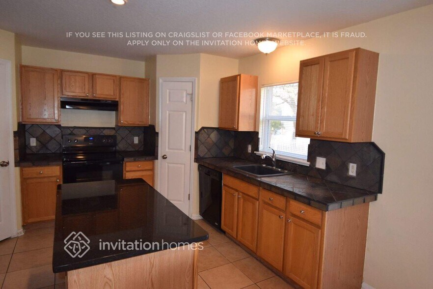 Building Photo - 2370 Sheila Dr