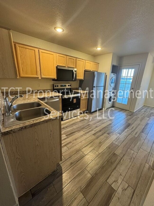 Building Photo - Cute 2 bedroom Town-home in Mesa!