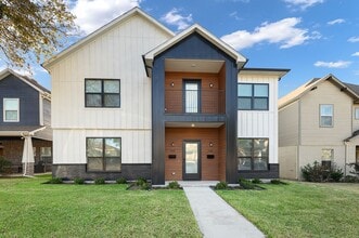 Building Photo - * MOVE IN SUMMER 6/19/2027 * 5-Bed 5.5 Bat...