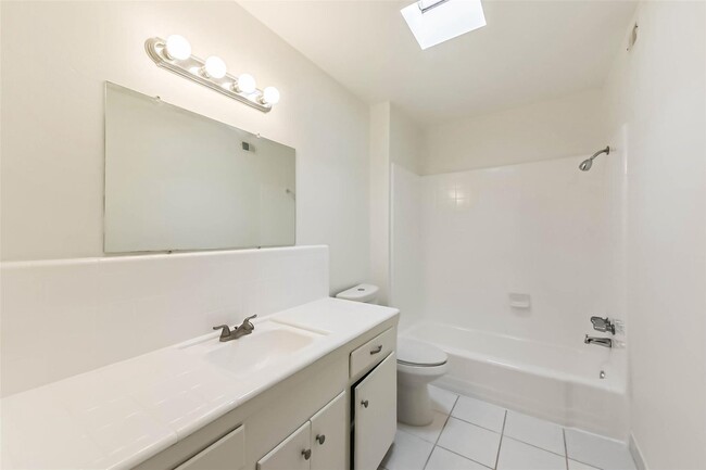 Building Photo - 815 S Ripple Creek Dr