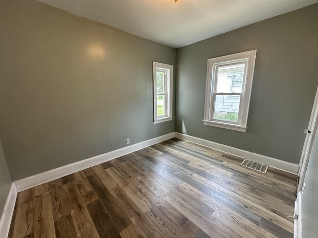 Building Photo - 1621 Bruner St