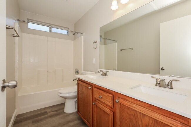 Building Photo - 3532 Terraza Mar Ave