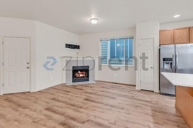 Building Photo - Unit