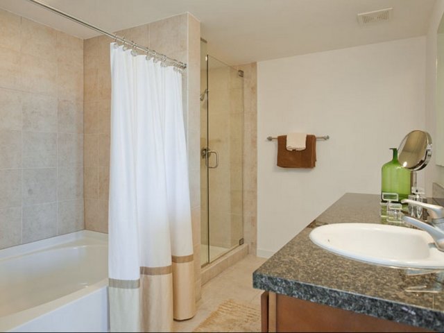 Building Photo - 800 W 5th St