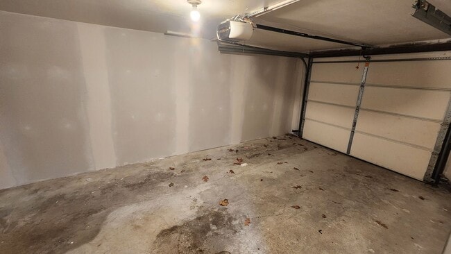 Building Photo - Charming Benson Home