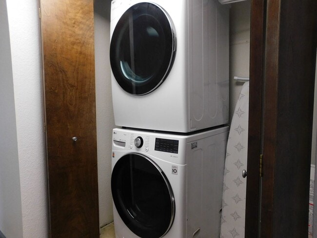 Building Photo - Spacious in the Redlands