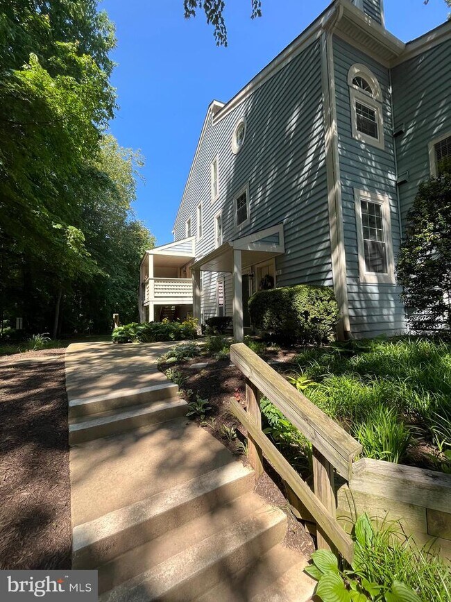 Building Photo - 7801 Willow Point Dr