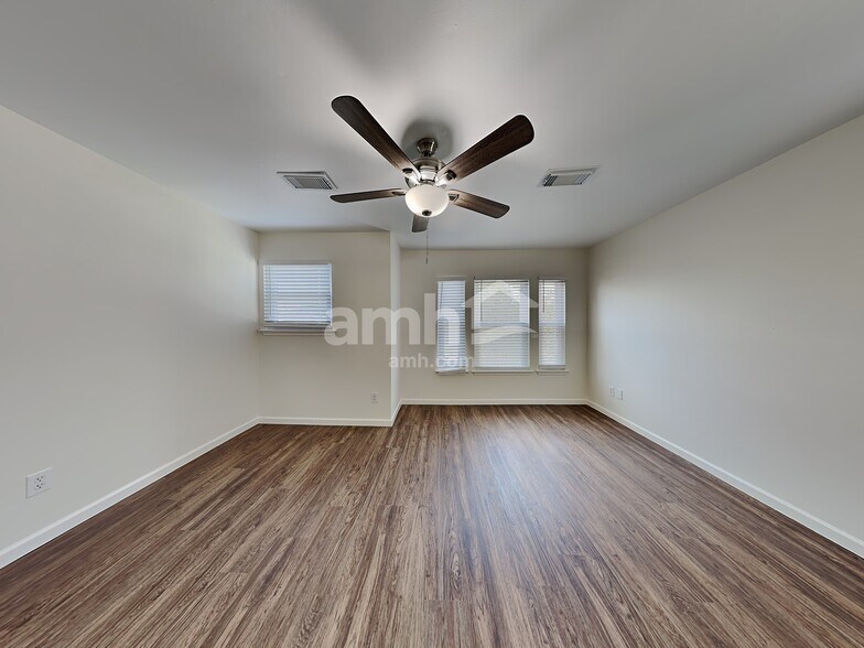 Building Photo - 11731 Rolling Stream Dr