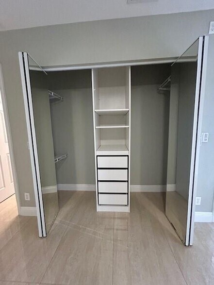 Building Photo - 4757 Sunny Palm Cir