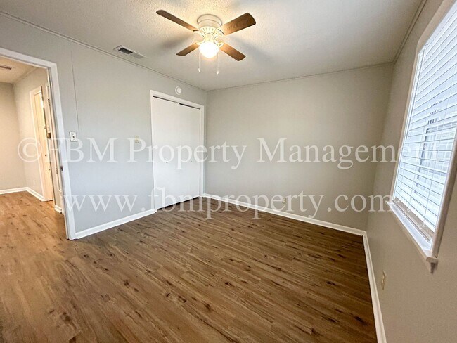 Building Photo - 330 W College St