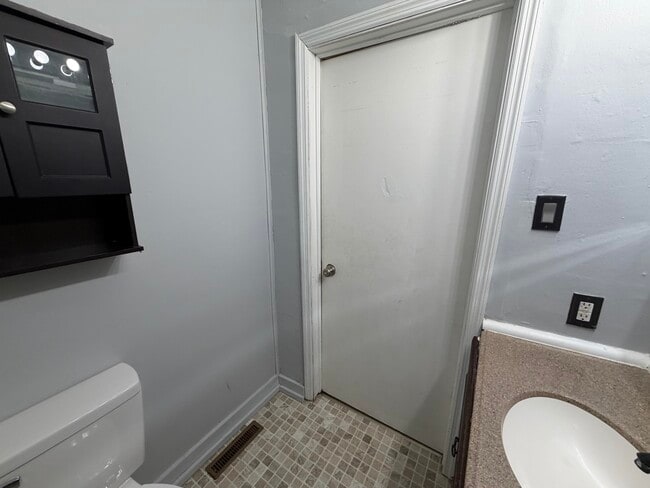 Building Photo - 115 Conron-E