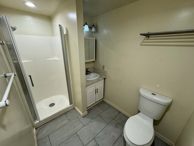 Building Photo - 4 Bedroom Home