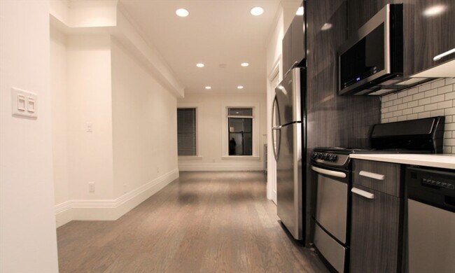 Building Photo - 270 Newbury St