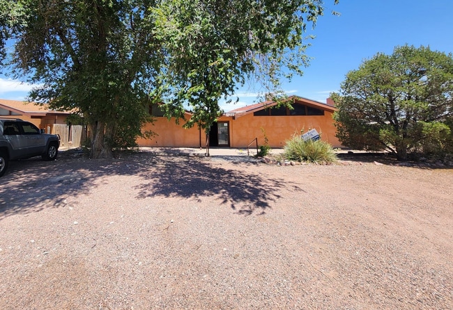 Building Photo - 677 E Clarion Dr