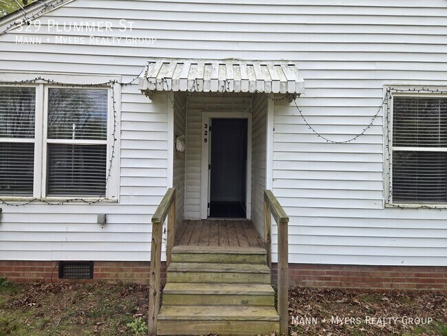 Building Photo - 329 Plummer St