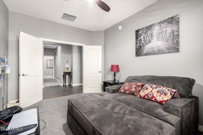 Building Photo - 2425 W Bronco Butte Trl
