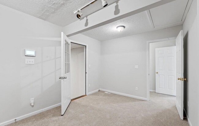 Building Photo - 5 Townes Creek Ct