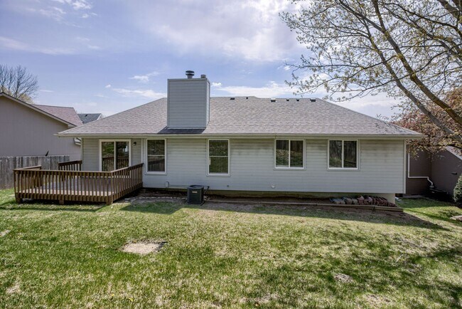 Building Photo - 3 Bedroom Bellevue Home!!