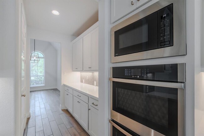 Building Photo - 17010 Harper's Way