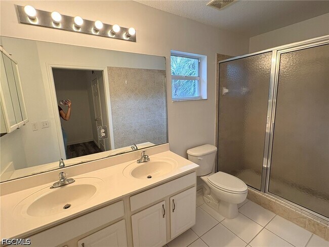 Building Photo - 8079 Pacific Beach Dr