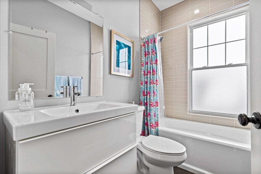 Building Photo - 241 Lexington St